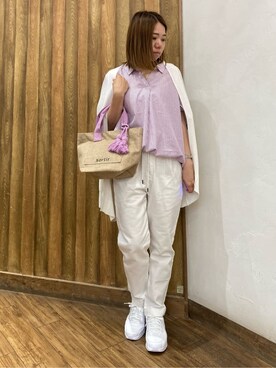 「SHOO・LA・RUE（シューラルー）の【SS-3L/洗える/美脚シルエット】ボトム選びが難しい方の救世主 デニムイージーテーパードパンツ（デニムパンツ、ホワイト系）」を使った、saaさん（レディース・156cm）の春コーディネート