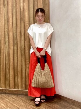 「SHOO・LA・RUE（シューラルー）の【S-LL/ひんやり/UV】二の腕をきれいにカバー ショルダータックトップス（Tシャツ/カットソー、ホワイト系）」を使った、saaさん（レディース・156cm）の夏コーディネート