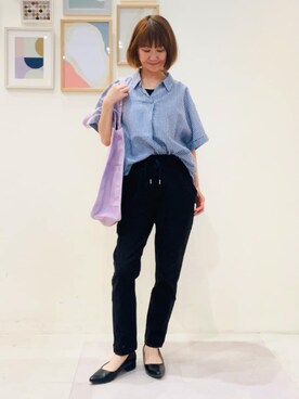 「SHOO・LA・RUE（シューラルー）の【SS-3L/無理せずスリム】 ぐんぐん伸びる イージーテーパードパンツ（その他パンツ、ブラック系）」を使った、おぐねぇさん（レディース・157cm）の春コーディネート