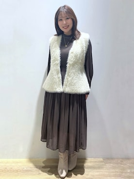 「index（インデックス）の《andGIRL掲載》フェザーペプラムジレ【洗濯機OK／抗ピル】（ベスト、ベージュ系）」を使った、さやかさん（レディース・149cm）の秋コーディネート
