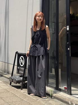 「RAGEBLUE（レイジブルー）のTRボックスタックワイドスラックス/セットアップ対応（スラックス、グレー系）」を使った、サヤノさん（レディース・159cm）の夏コーディネート