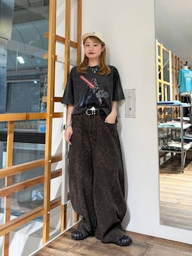「STAR WARS（スターウォーズ）の【STAR WARS/スター・ウォーズ】ピグメント加工プリントTシャツ（Tシャツ/カットソー、ブラック系）」を使った、サヤノさん（レディース・159cm）の春コーディネート