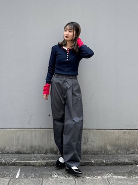 「Dickies（ディッキーズ）の＜DICKIES/ディッキーズ＞ダブルタックカーブパンツ（チノパンツ、グレー系）」を使った、サヤノさん（レディース・159cm）の春コーディネート