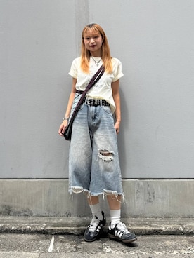 「RAGEBLUE（レイジブルー）のフラワーモチーフＴシャツ（Tシャツ/カットソー、ホワイト系）」を使った、サヤノさん（レディース・159cm）の夏コーディネート