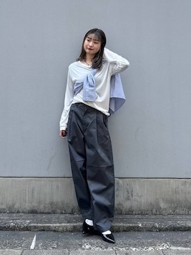 「Dickies（ディッキーズ）の＜DICKIES/ディッキーズ＞ダブルタックカーブパンツ（チノパンツ、グレー系）」を使った、サヤノさん（レディース・159cm）の春コーディネート