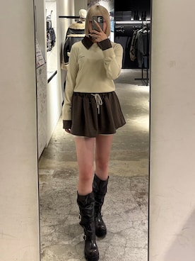 「EMODA（エモダ）のレイヤードシャツニット（ニット/セーター、ベージュ系）」を使った、尾辻萌々子さん（レディース・165cm）の冬コーディネート