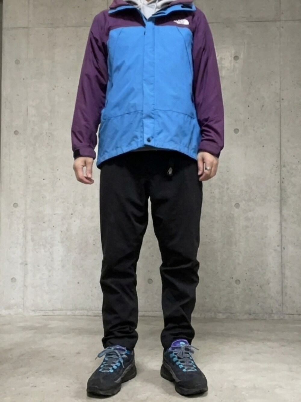 THE NORTH FACEのナイロンジャケット（パープル系）を使ったメンズ人気
