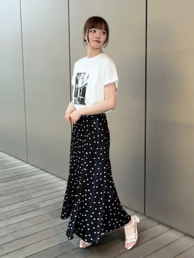 「NATURAL BEAUTY BASIC（ナチュラルビューティーベーシック）のバイアスサテンナロースカート（スカート、ブラック系）」を使った、hiyoriさん（レディース・171cm）の夏コーディネート