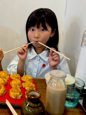 「ABC Storeのアイテム（アクセサリー、レッド系）」を使った、matsurinpopさん（キッズ・125cm）の夏コーディネート