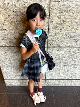 「PEEP ZOOMのアイテム（スニーカー、ホワイト系）」を使った、matsurinpopさん（キッズ・125cm）の夏コーディネート