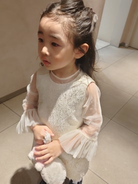 「H&M（エイチ・アンド・エム）のアイテム（ワンピース/ドレス、ゴールド系）」を使った、CHARMA さん（キッズ・110cm）の春コーディネート