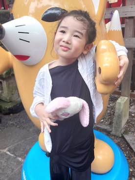 「a.v.v（アーヴェヴェ）のアイテム（カーディガン/ボレロ、ホワイト系）」を使った、CHARMA さん（キッズ・110cm）の夏コーディネート