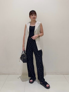 「NATURAL BEAUTY BASIC（ナチュラルビューティーベーシック）のアイテム（ボストンバッグ）」を使った、RIOさん（レディース・158cm）の夏コーディネート