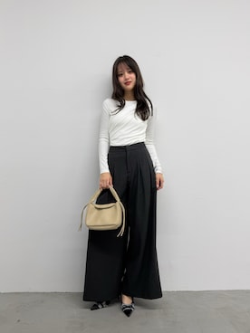 「krahe（クレーエ）のドレープデザインロングスリーブトップス（Tシャツ/カットソー、ホワイト系）」を使った、小谷さつきさん（レディース・168cm）の春コーディネート