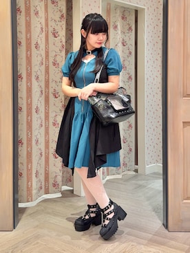 「NIBBLE POISON（ニブルポイズン）の金具デザインバイカラーＯＰ（ワンピース、ブルー系）」を使った、こせっきーさん（レディース・160cm）の春コーディネート