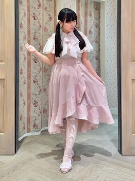 「axes femme POETIQUE（アクシーズファムポエティック）のラッフルフリルイレヘムＳＫ（スカート、ピンク系）」を使った、こせっきーさん（レディース・160cm）の春コーディネート