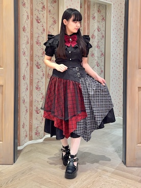 「NIBBLE POISON（ニブルポイズン）のチェックランダムフリルＳＫ（スカート、ブラック系）」を使った、こせっきーさん（レディース・160cm）の春コーディネート