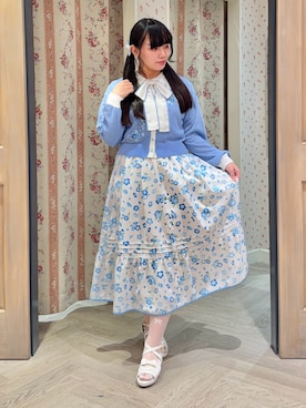 「axes femme（アクシーズファム）のネモフィラ柄連ボタンスカート（スカート、ホワイト系）」を使った、こせっきーさん（レディース・160cm）の春コーディネート