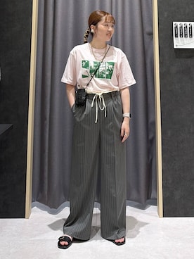 「LEPSIM（レプシィム）のカラーロゴTEE　1049028（Tシャツ/カットソー、ピンク系）」を使った、ムツミさん（レディース・156cm）の夏コーディネート