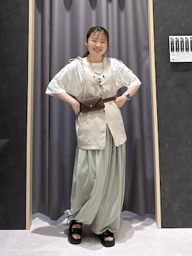 「LEPSIM（レプシィム）のサテン厚底サンダル　685849（サンダル、ブラック系）」を使った、ムツミさん（レディース・156cm）の夏コーディネート