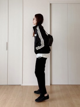 「adidas（アディダス）のアイテム（ジャケット/アウター）」を使った、himarisoさん（レディース・164cm）の春コーディネート