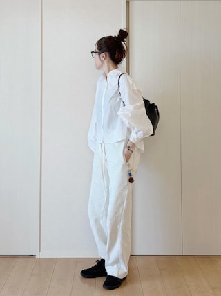 「ADAM ET ROPE'（アダムエロペ）の【サステナブル・洗える】スウェットパンツ（その他パンツ）」を使った、himarisoさん（レディース・164cm）の春コーディネート