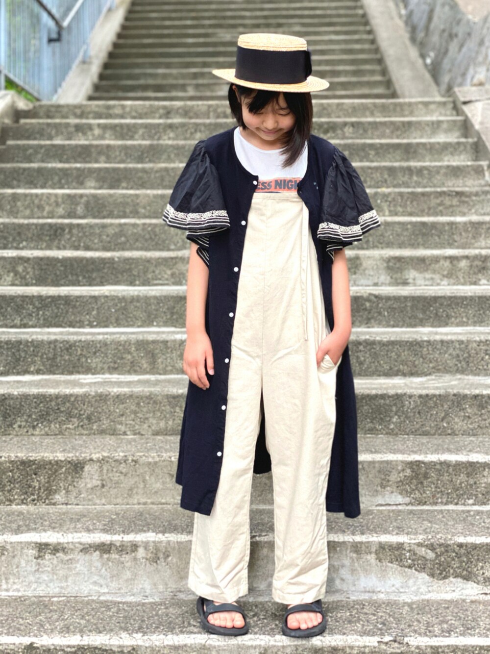「休日スタイル、COOLなこのコが仲間入り、ゆるコーデ、サロペット、レイヤードスタイル、夏コーデ、カンカン帽、カジュアルコーデ、スポーツサンダル、ワンピース」｜「WILLYSのwideリボン（ハット、ベージュ系）」を使った、★COCO☆さん（キッズ・140cm）の夏コーディネートの1枚目の写真