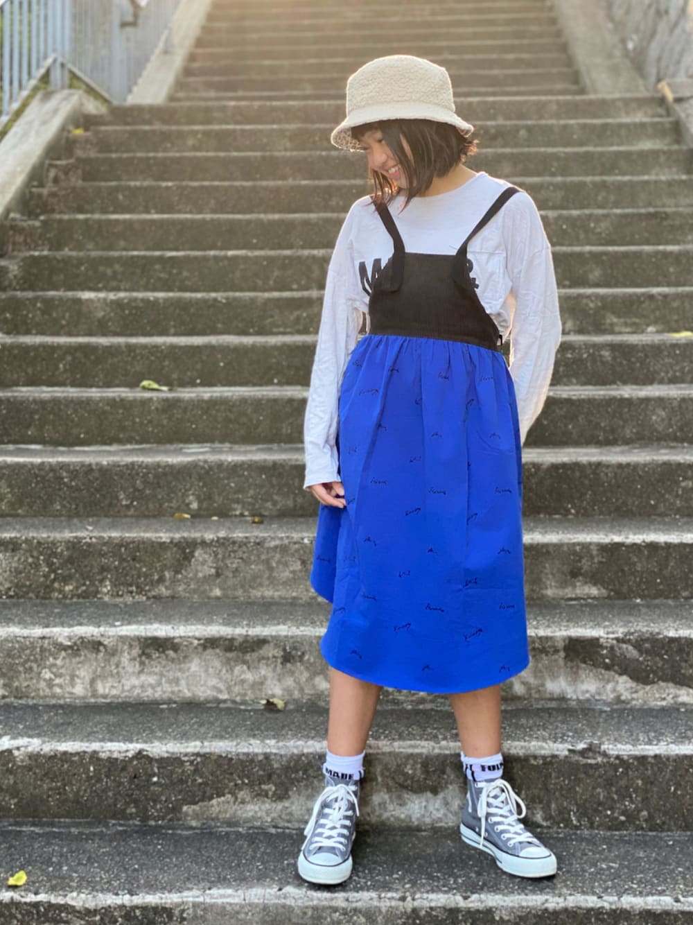 「休日スタイル、バケットハット、ワンピース、コンバース、ロンT、ブルー、だから秋服が好き、もこもこ、ストリート、コーデュロイ」｜「folkmadeのアイテム（ハット、ホワイト系）」を使った、★COCO☆さん（キッズ・145cm）の秋コーディネートの1枚目の写真