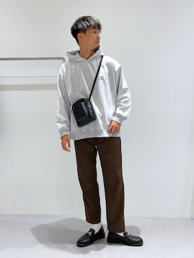 「LAKOLE（ラコレ）のアイテム（スラックス）」を使った、Takuさん（メンズ・180cm）の秋コーディネート