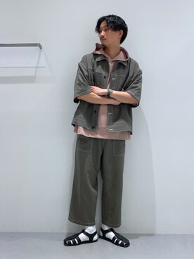 「LAKOLE（ラコレ）のアイテム（パーカー）」を使った、Takuさん（メンズ・180cm）の春コーディネート