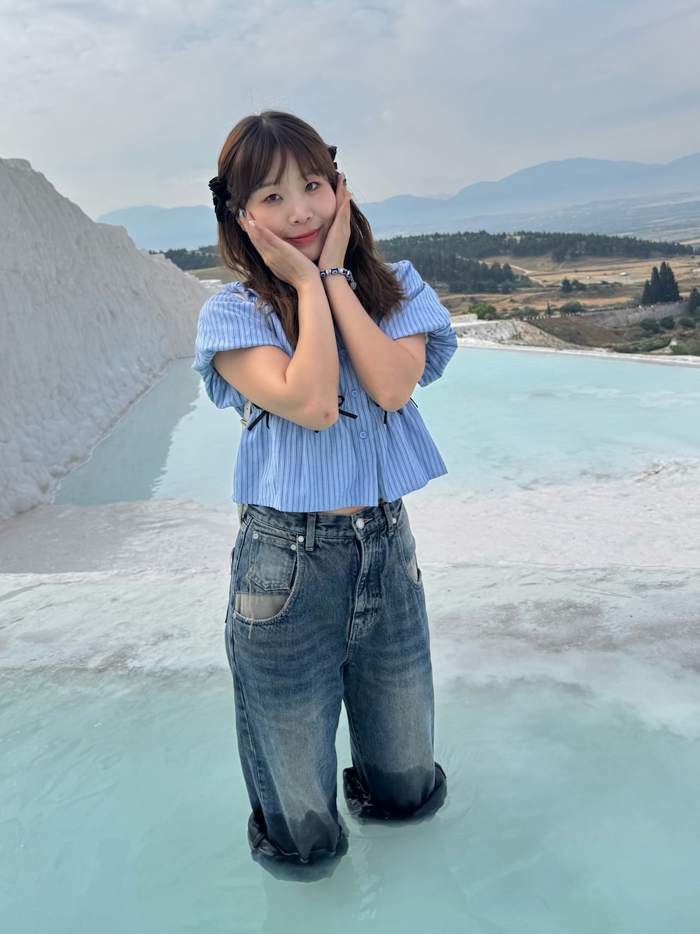 「EMODAのフォイルルーズハイウエストジーンズ（デニムパンツ、ブルー系）」を使った、ぺいさん（レディース・163cm）の夏コーディネートの1枚目の写真