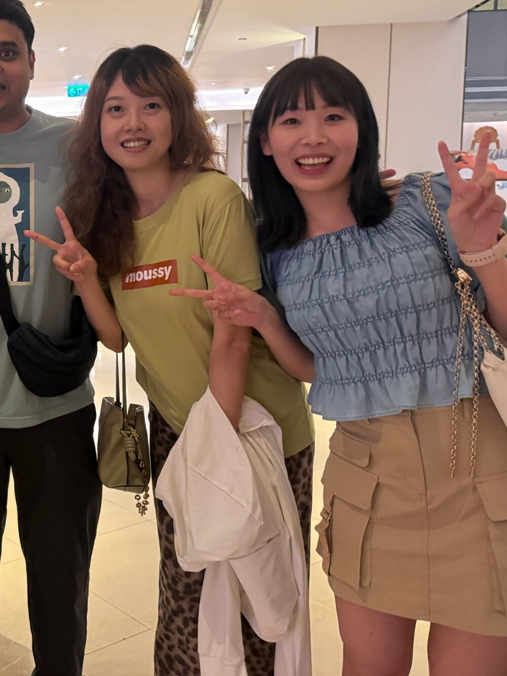 「SNIDELのドロストチェーンバッグ（ショルダーバッグ、ホワイト系）」を使った、ぺいさん（レディース・163cm）の冬コーディネートの1枚目の写真