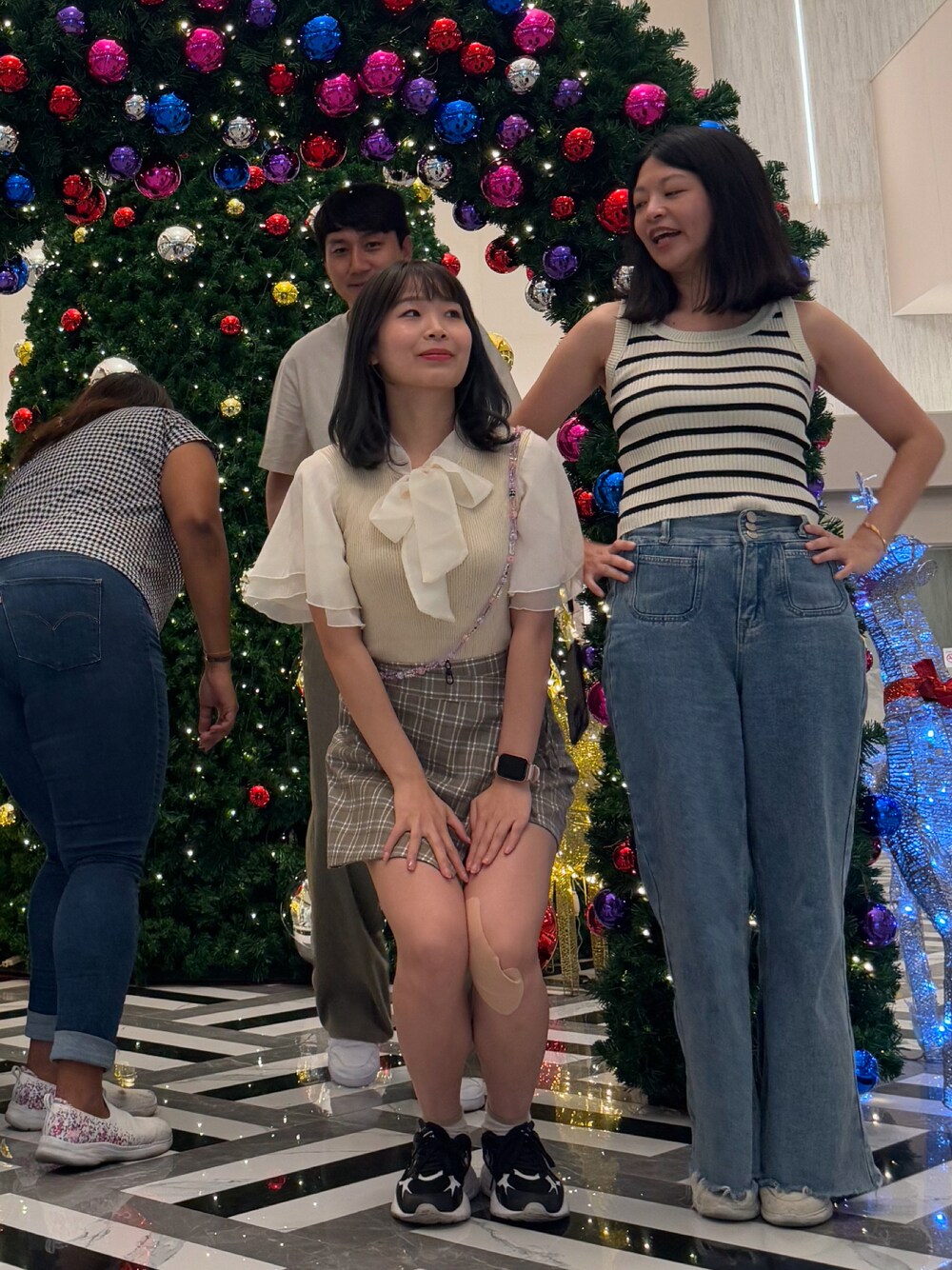 「le coq sportifのアイテム（スニーカー、ブラック系）」を使った、ぺいさん（レディース・163cm）の冬コーディネートの1枚目の写真