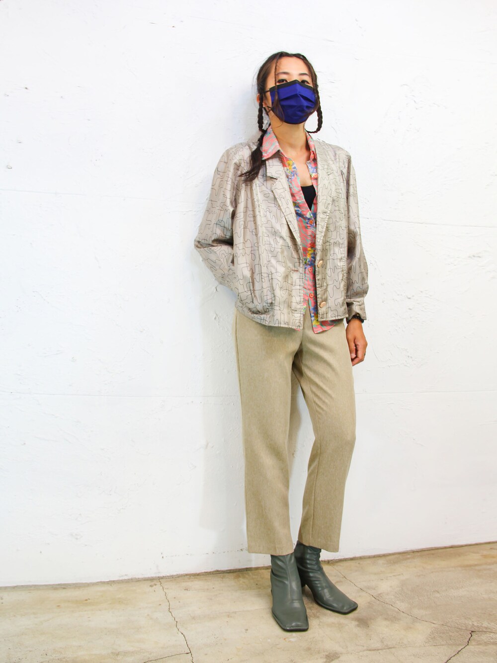 「ootd、復古、古着MIX」｜「三八計のアイテム（ナイロンジャケット、シルバー系）」を使った、Amanさん（レディース・164cm）の秋コーディネートの1枚目の写真