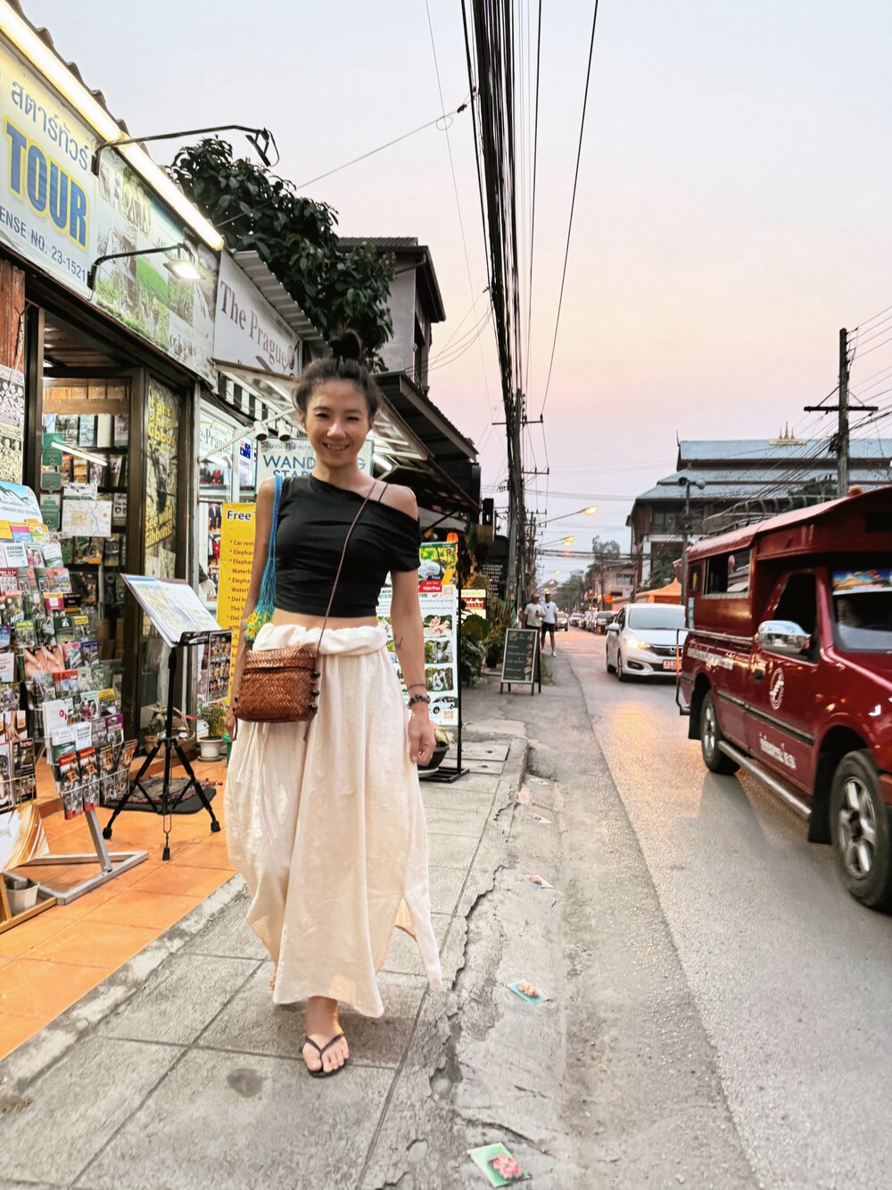 「初夏コーデ、ootd、outfit、travel」｜「Amanのアイテム（トップス、ブラック系）」を使った、Amanさん（レディース・164cm）の春コーディネートの1枚目の写真