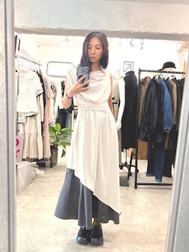 「アイテム（デニムスカート、グレー系）」を使った、Amanさん（レディース・164cm）の秋コーディネート