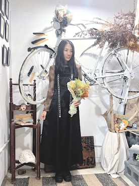 「秋服コーデ」｜「アイテム（ジャンパースカート）」を使った、Amanさん（レディース・164cm）の秋コーディネート