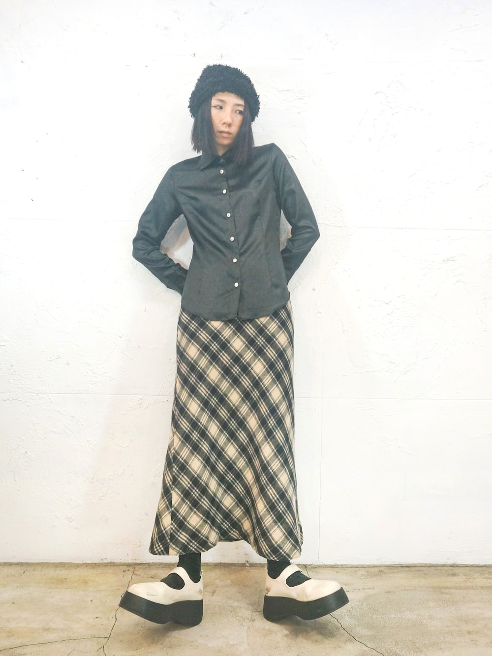 「春、春服コーデ、vintage、Vintage mix、ootd、古着MIX、古着、古着コーデ」｜「三八計のアイテム（シャツ/ブラウス、ブラック系）」を使った、Amanさん（レディース・164cm）の冬コーディネートの1枚目の写真