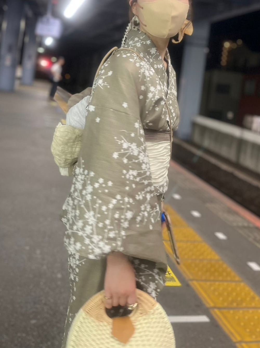 「浴衣、浴衣女子、浴衣コーデ、淡色浴衣、淡色コーデ、淡色女子、低身長コーデ、153cmコーデ、デートコーデ、花火大会、花火大会コーデ、夏祭り、夏祭りコーデ」｜「utataneのアイテム（浴衣、ブラウン系）」を使った、こもさん（レディース・153cm）の夏コーディネートの1枚目の写真