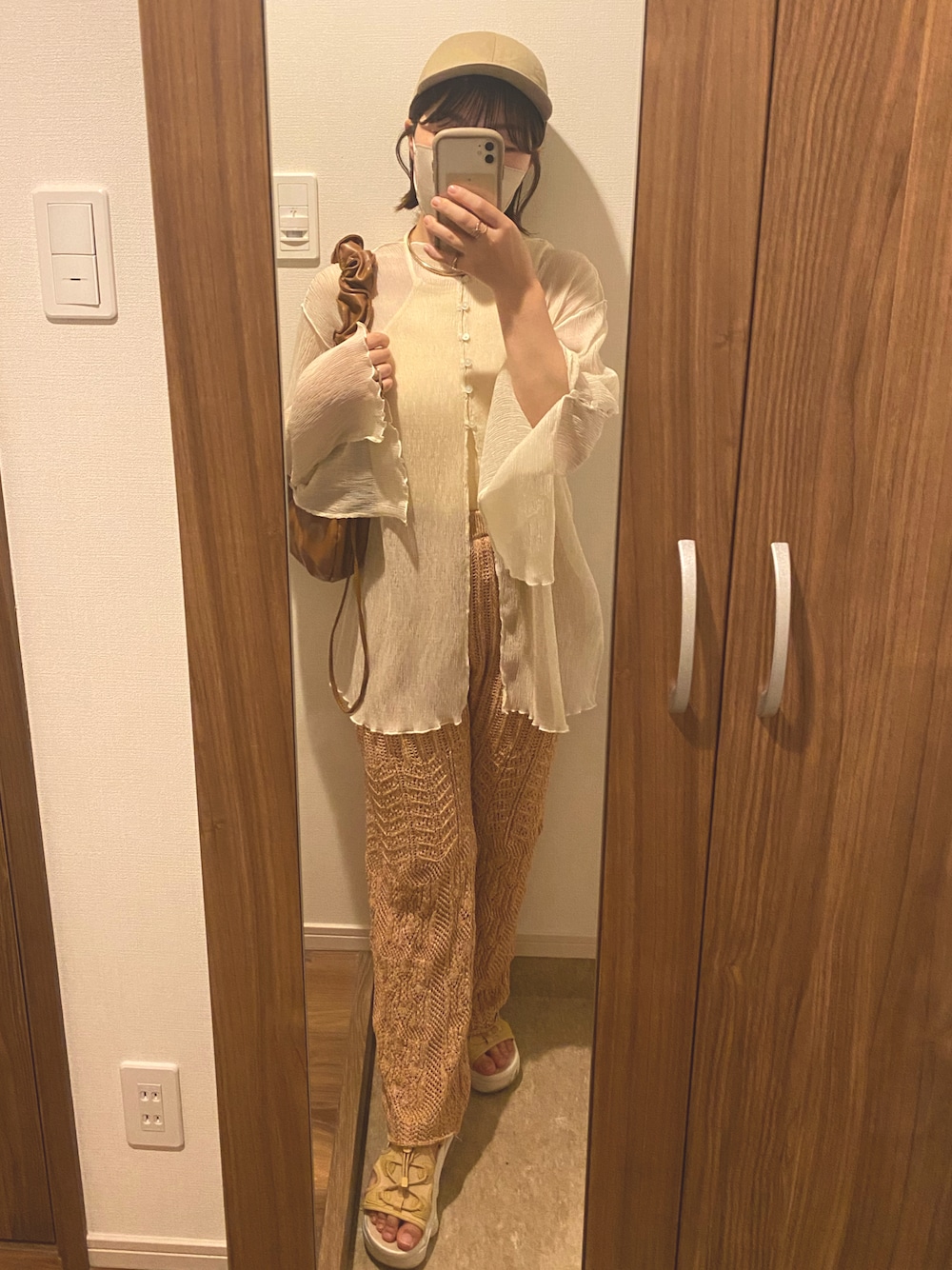 「このスタイルがお気に入り、休日コーデ、淡色女子、淡色コーデ、低身長コーデ、150cmコーデ、シアートップス、シア―ブラウス、ニットパンツ、クロシェ編み、クロシェパンツ、レイヤードスタイル、キャップ、eaphi、UNIQLO」｜「NIKEのナイキ エア マックス ココ ウィメンズサンダル / 厚底 / Nike Air Max Koko Women's Sandals CI8798-200 Sesame（サンダル、ブラウン系）」を使った、こもさん（レディース・153cm）の夏コーディネートの1枚目の写真