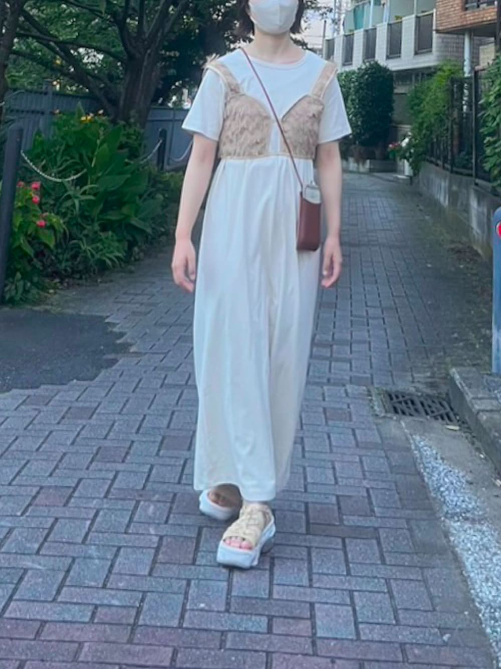 「みんなの白Tフェス、休日コーデ、低身長コーデ、ロングワンピース、淡色女子、淡色コーデ、153cmコーデ、レイヤードスタイル、ビスチェ、capricieuxlemage、エアマックスココ、ワンピース」｜「NIKEのナイキ エア マックス ココ ウィメンズサンダル / 厚底 / Nike Air Max Koko Women's Sandals CI8798-200 Sesame（サンダル、ブラウン系）」を使った、こもさん（レディース・153cm）の夏コーディネートの1枚目の写真