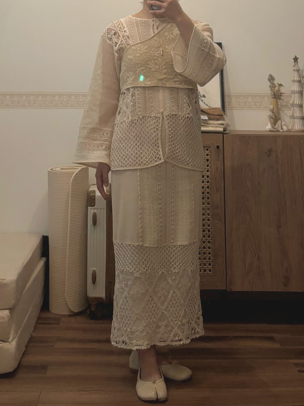 「春のNewスタイル、大人可愛い、レース、レースセットアップ、ジャガードニット、春服コーデ、ワントーンコーデ、アイボリーコーデ、レイヤードスタイル、レイヤード、低身長コーデ、153cmコーデ、淡色コーデ、淡色女子、WEARyouthコーデ」｜「sakishimatokyoの足袋パンプス/足袋バレエシューズ（バレエシューズ、ホワイト系）」を使った、こもさん（レディース・153cm）の春コーディネートの1枚目の写真
