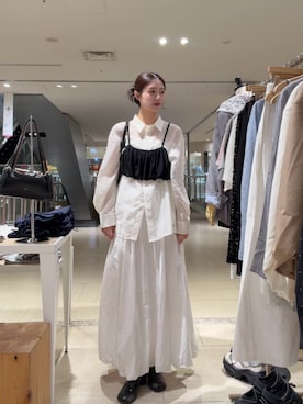 「mystic（ミスティック）の【着回し抜群/SETアイテム】シアーシャツビスチェSET（シャツ/ブラウス、ホワイト系）」を使った、おみくさん（レディース・163cm）の春コーディネート