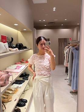 「mystic（ミスティック）の《新色BRN/6色展開/伸縮性あり◎》ふわふわシャーリングTシャツ（Tシャツ/カットソー、ピンク系）」を使った、おみくさん（レディース・163cm）の夏コーディネート