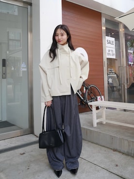 「mystic（ミスティック）のスタンドカラーショートトレンチ（トレンチコート、ホワイト系）」を使った、おみくさん（レディース・163cm）の冬コーディネート