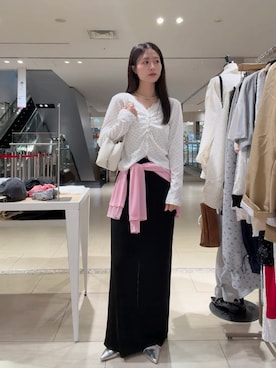 「mystic（ミスティック）のポインテッドトゥストラップパンプス（パンプス、シルバー系）」を使った、おみくさん（レディース・163cm）の春コーディネート