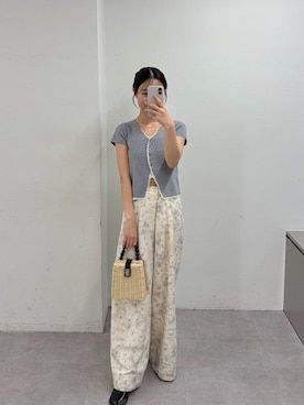 「mystic（ミスティック）のフラワータックパンツ（その他パンツ、ホワイト系）」を使った、おみくさん（レディース・163cm）の春コーディネート