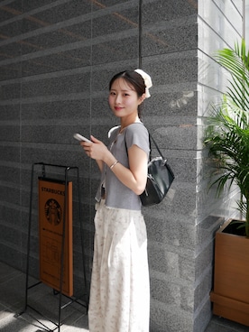 「mystic（ミスティック）のフラワータックパンツ（その他パンツ、ホワイト系）」を使った、おみくさん（レディース・163cm）の春コーディネート