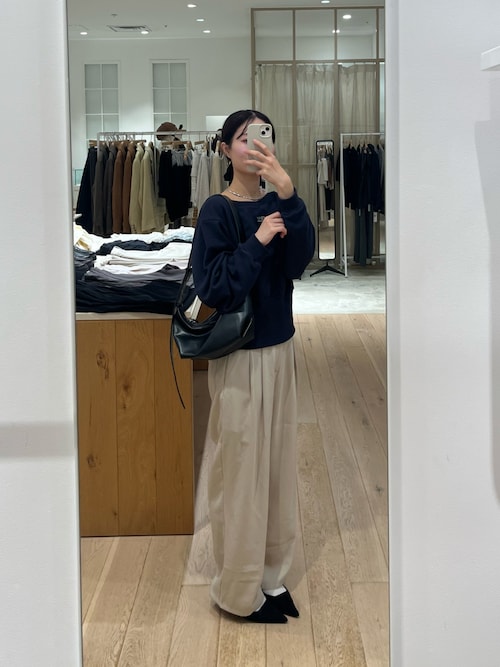 ボンディングオフショルスウェット　アイボリー GYDA（ジェイダ）の「Symmetry GYDAピグメントオフショル