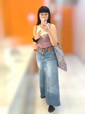 「アイテム（デニムスカート）」を使った、およよさん（レディース・165cm）の秋コーディネート